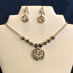 Black and White Disc Necklace Set